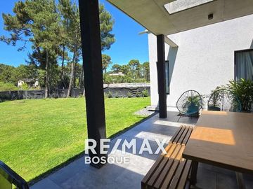 CASA VENTA PINAMAR ALAMOS II MODERNA Y CON PILETA