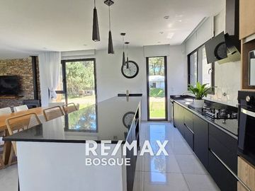 CASA VENTA PINAMAR ALAMOS II MODERNA Y CON PILETA