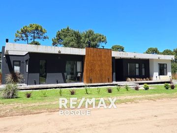 CASA VENTA PINAMAR ALAMOS II MODERNA Y CON PILETA