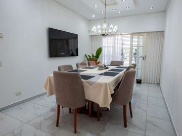Casa en Venta  5 ambientes Pinamar Pscina y jardín