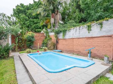 Casa lote propio con pileta en Villa Ballester