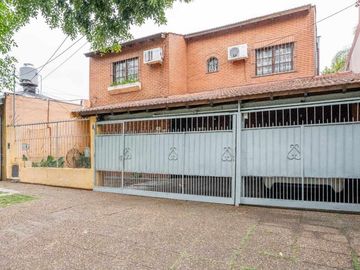 Casa lote propio con pileta en Villa Ballester