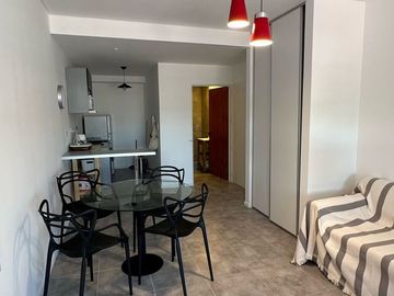 VENTA MONOAMBIENTE CON BALCON  LUMINOSO EN BOEDO
