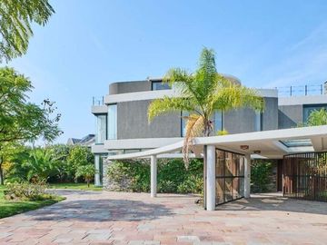 VENTA CASA NORDELTA LAGOS DEL GOLF AL AGUA