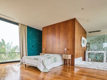 VENTA CASA NORDELTA LAGOS DEL GOLF AL AGUA
