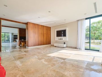 VENTA CASA NORDELTA LAGOS DEL GOLF AL AGUA