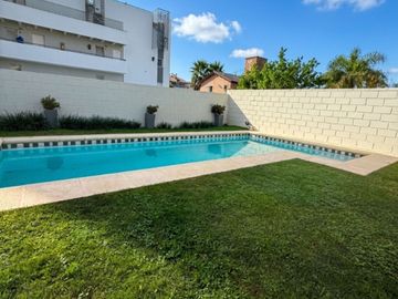 VENTA CASA 3 DORMITORIOS BARRIO CHATEAU CARRERAS