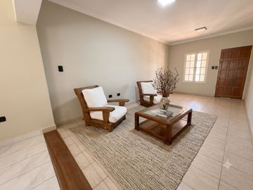 VENTA CASA 3 DORMITORIOS BARRIO CHATEAU CARRERAS