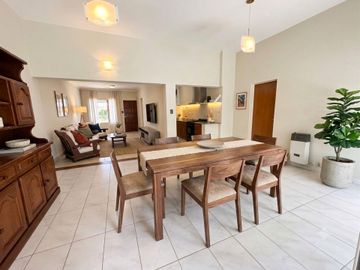 VENTA CASA 3 DORMITORIOS BARRIO CHATEAU CARRERAS