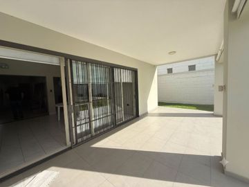 VENTA CASA 3 DORMITORIOS BARRIO CHATEAU CARRERAS