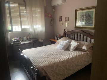 CASA 3 DORM + DPTO CON GRAN FRENTE NORES MARTINEZ