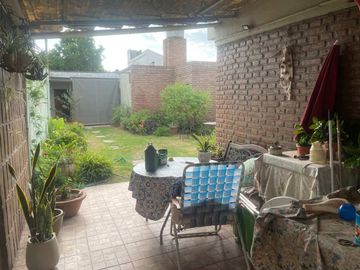 CASA 3 DORM + DPTO CON GRAN FRENTE NORES MARTINEZ