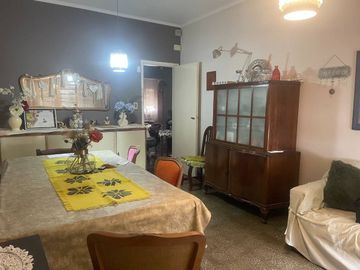 CASA 3 DORM + DPTO CON GRAN FRENTE NORES MARTINEZ