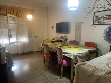 CASA 3 DORM + DPTO CON GRAN FRENTE NORES MARTINEZ