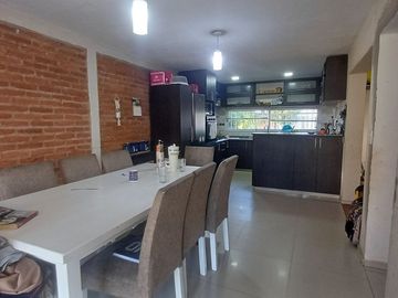 Venta Casa 3 Dormitorios con pileta Sta Isabel Cba