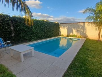 Venta Casa 3 Dormitorios con pileta Sta Isabel Cba