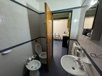 VENTA GALPON PROVIDENCIA 248M2 CON OFICINA BAÑO