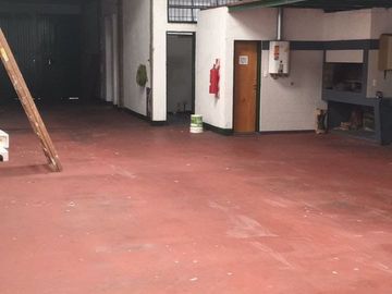 VENTA GALPON PROVIDENCIA 248M2 CON OFICINA BAÑO