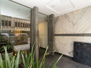 VENTA DEPTO 4 AMB Y DEPENDENCIA CABALLITO COCHERA