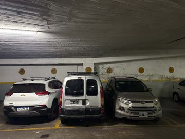 VENTA COCHERA FIJA CUBIERTA BALVANERA FACIL ACCESO