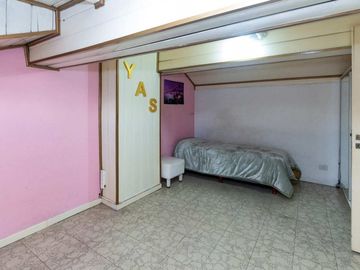 CASA 5 AMBIENTES CON COCHERA PILETA Y QUINCHO
