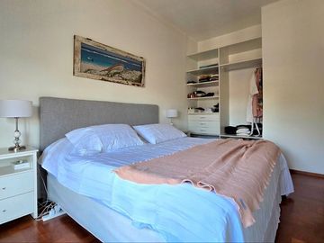 CASA CHALET 4 AMB. CON COCHERA PISCINA Y QUINCHO