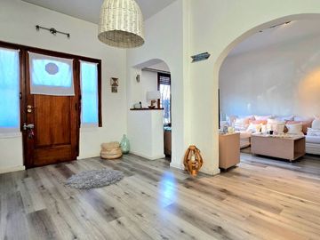 CASA CHALET 4 AMB. CON COCHERA PISCINA Y QUINCHO