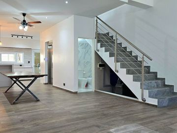 CASA 4 AMBIENTES PISCINA ASCENSOR ACEP. PROPIEDAD