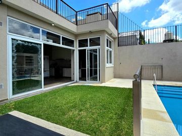 CASA 4 AMBIENTES PISCINA ASCENSOR ACEP. PROPIEDAD