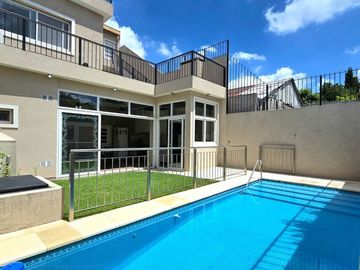 CASA 4 AMBIENTES PISCINA ASCENSOR ACEP. PROPIEDAD