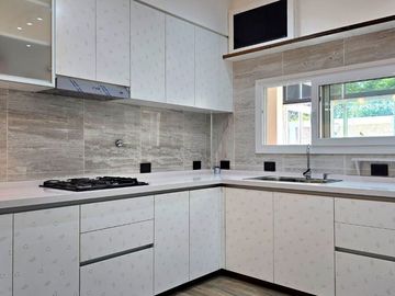 CASA 4 AMBIENTES PISCINA ASCENSOR ACEP. PROPIEDAD