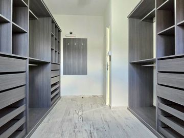 CASA 4 AMBIENTES PISCINA ASCENSOR ACEP. PROPIEDAD
