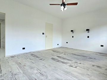 CASA 4 AMBIENTES PISCINA ASCENSOR ACEP. PROPIEDAD