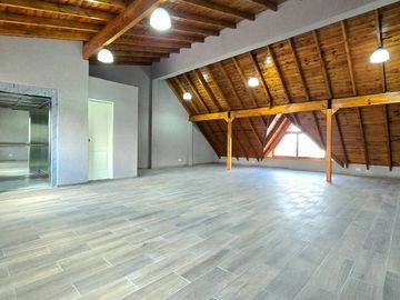 CASA 4 AMBIENTES PISCINA ASCENSOR ACEP. PROPIEDAD