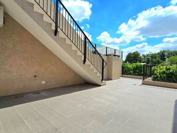 CASA 4 AMBIENTES PISCINA ASCENSOR ACEP. PROPIEDAD