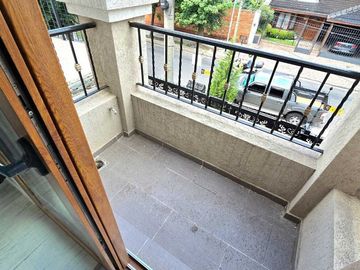CASA 4 AMBIENTES PISCINA ASCENSOR ACEP. PROPIEDAD