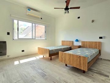 CASA 4 AMBIENTES PISCINA ASCENSOR ACEP. PROPIEDAD