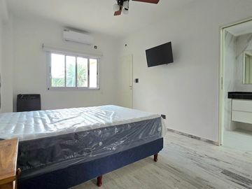 CASA 4 AMBIENTES PISCINA ASCENSOR ACEP. PROPIEDAD