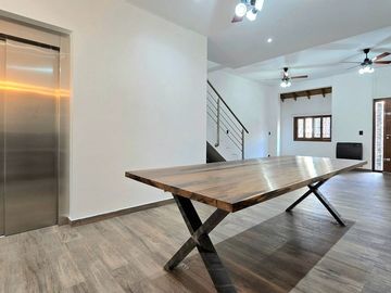 CASA 4 AMBIENTES PISCINA ASCENSOR ACEP. PROPIEDAD