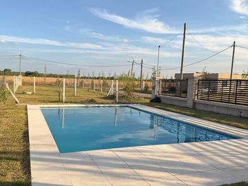 QUINCHO CON PILETA EN VENTA CANNING