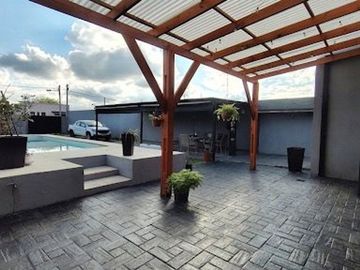 CASA 4 AMBIENTES EN VENTA CAÑUELAS CON PILETA