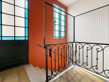 Venta casa 5 ambientes con local en Balvanera