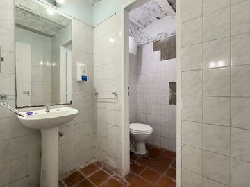 Venta casa 5 ambientes con local en Balvanera