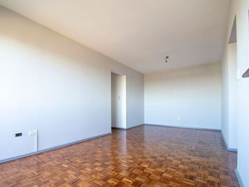 Depto 4 ambientes en VENTA con balcón en Flores