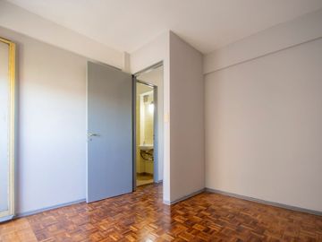 Depto 4 ambientes en VENTA con balcón en Flores