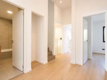 VENTA Casa 5 AMB A ESTRENAR en Villa del Parque