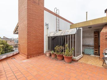 VENTA CASA DOS PLANTAS CON COCHERA EN MATADEROS