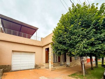 VENTA CASA 5 AMBIENTES EN EL PALOMAR
