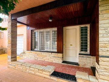 VENTA CASA 5 AMBIENTES EN EL PALOMAR