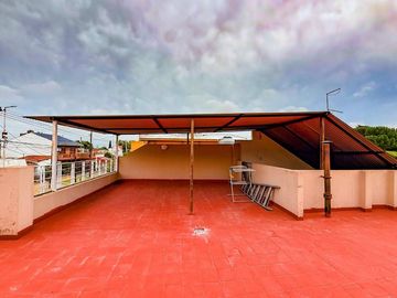 VENTA CASA 5 AMBIENTES EN EL PALOMAR